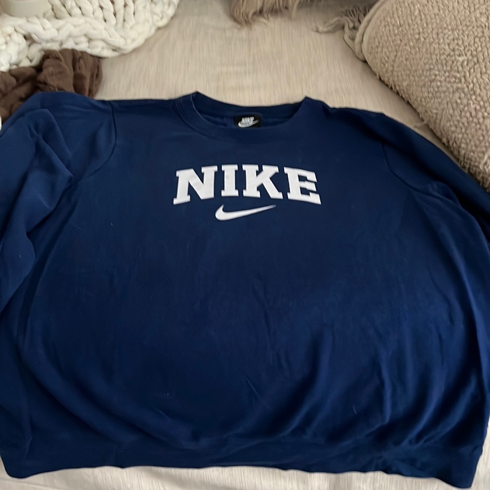 Used 1X Womens Nike Sweatshirt.